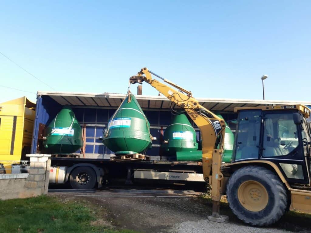 Déchargement de micro-stations Diamond chez Cach Assainissement