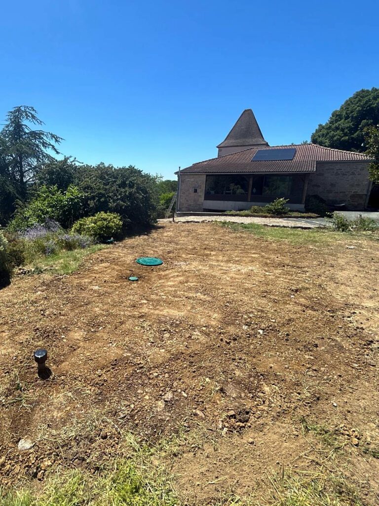 Devis en ligne assainissement individuel : terrain remis en état après la pose de la micro station à Saint-Sardos