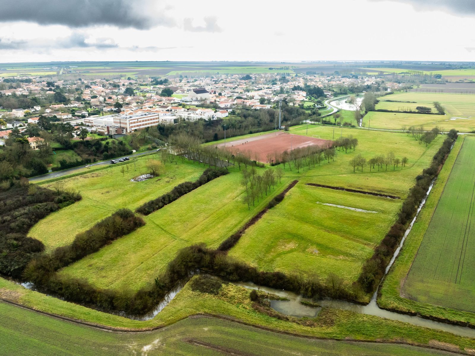 Vue aérienne de la parcelle de Saint-Michel-en-l'Herm avant plantation